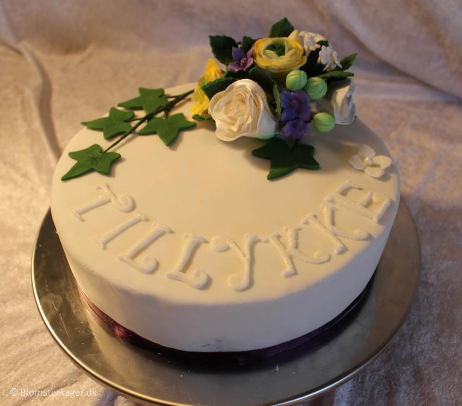 Birthday cake roses ranunculus hydrangea