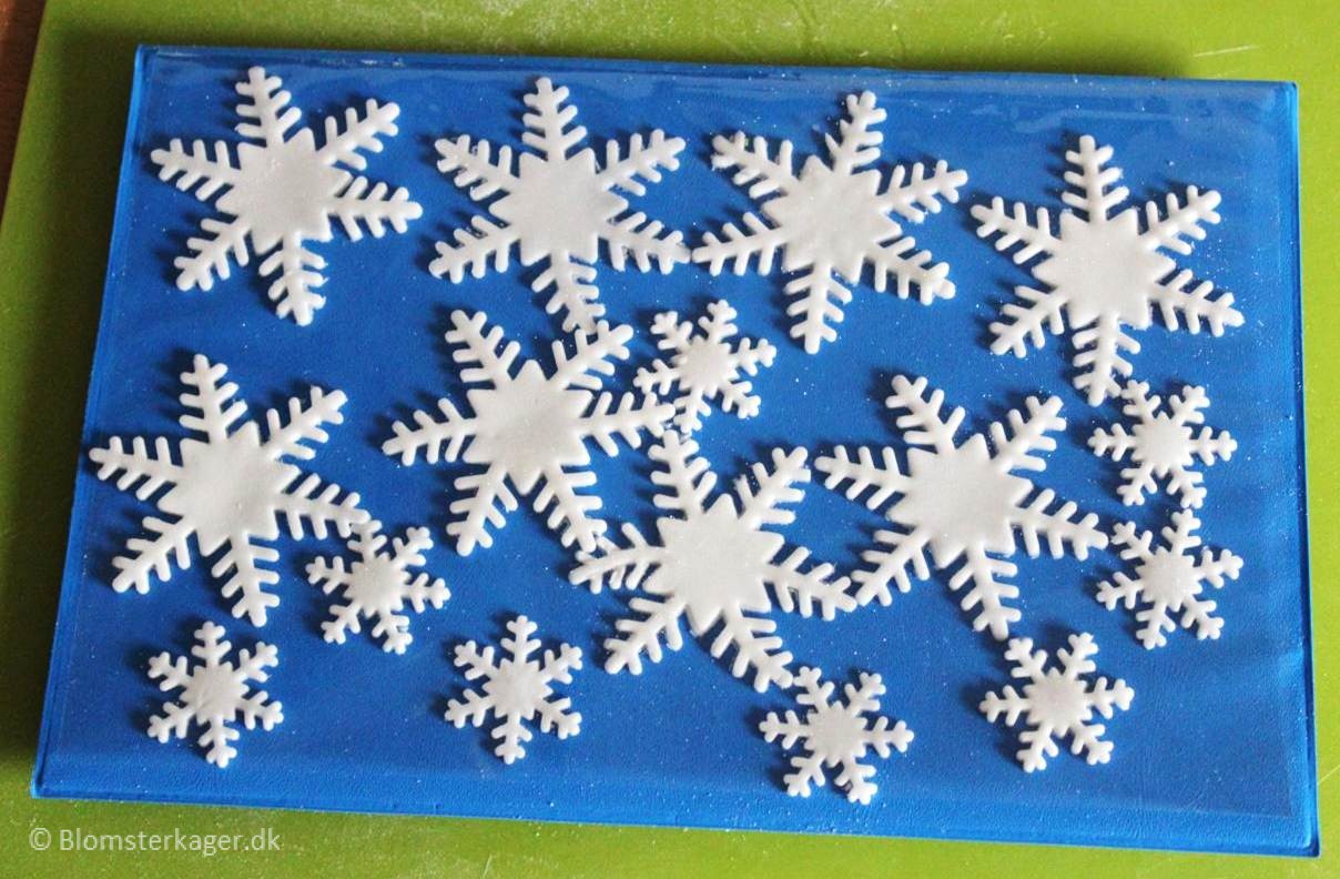 24 Edible VARIETY SPARKLY SNOWFLAKES Sugar, Gum Paste/fondant