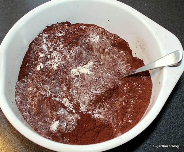 How to bake fondant cake 4
