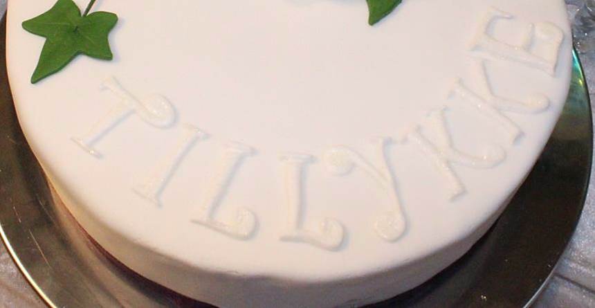 Fondant Sheet On Top Of Cake With Edible Marker Letters Hannah Is