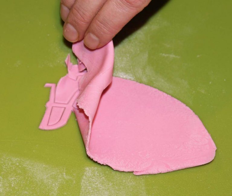 How to make letters from fondant or gum paste Karen's Sugar Flower Blog